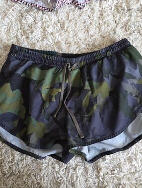 Old Navy Women's Camo Athletic Shorts in Olive and Black